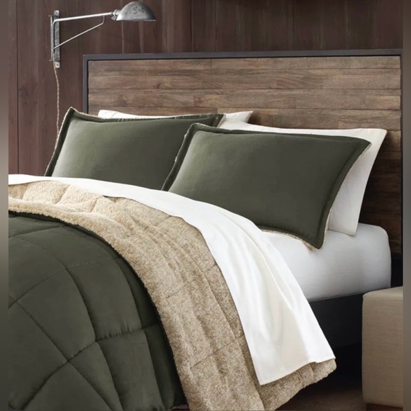 ▪️NIB Eddie Bauer Sherwood Reversible
Faux Shearling Queen Comforter Set - Picture 1 of 9